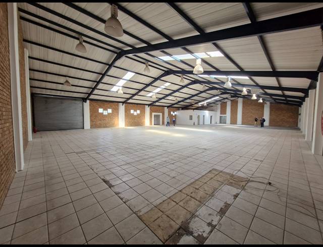 900M² RETAIL TO LET IN BARDENE